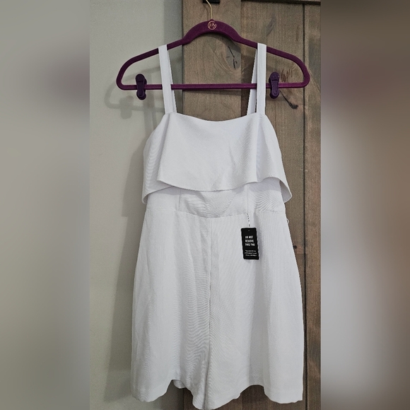 EXPRESS Romper with Tie Detail/ruffle In White. Size Small NWT - Picture 10 of 11